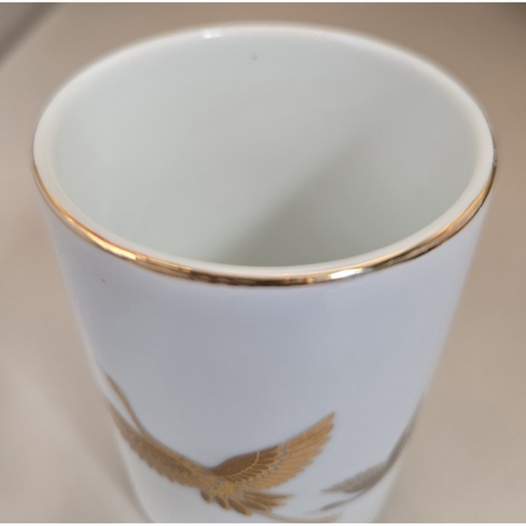 Small Porcelain Bird Saki Cup Gold Birds Gold Trim. Marked Japan - Picture 4 of 6